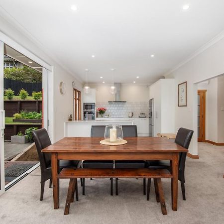Stunning Family Home In Andersons Bay Dunedin Eksteriør bilde