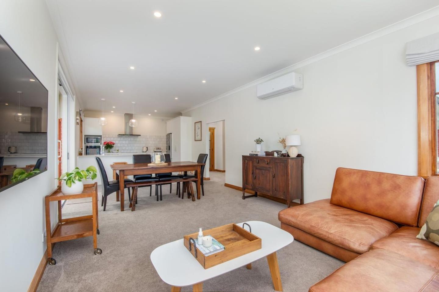 Stunning Family Home In Andersons Bay Dunedin Eksteriør bilde